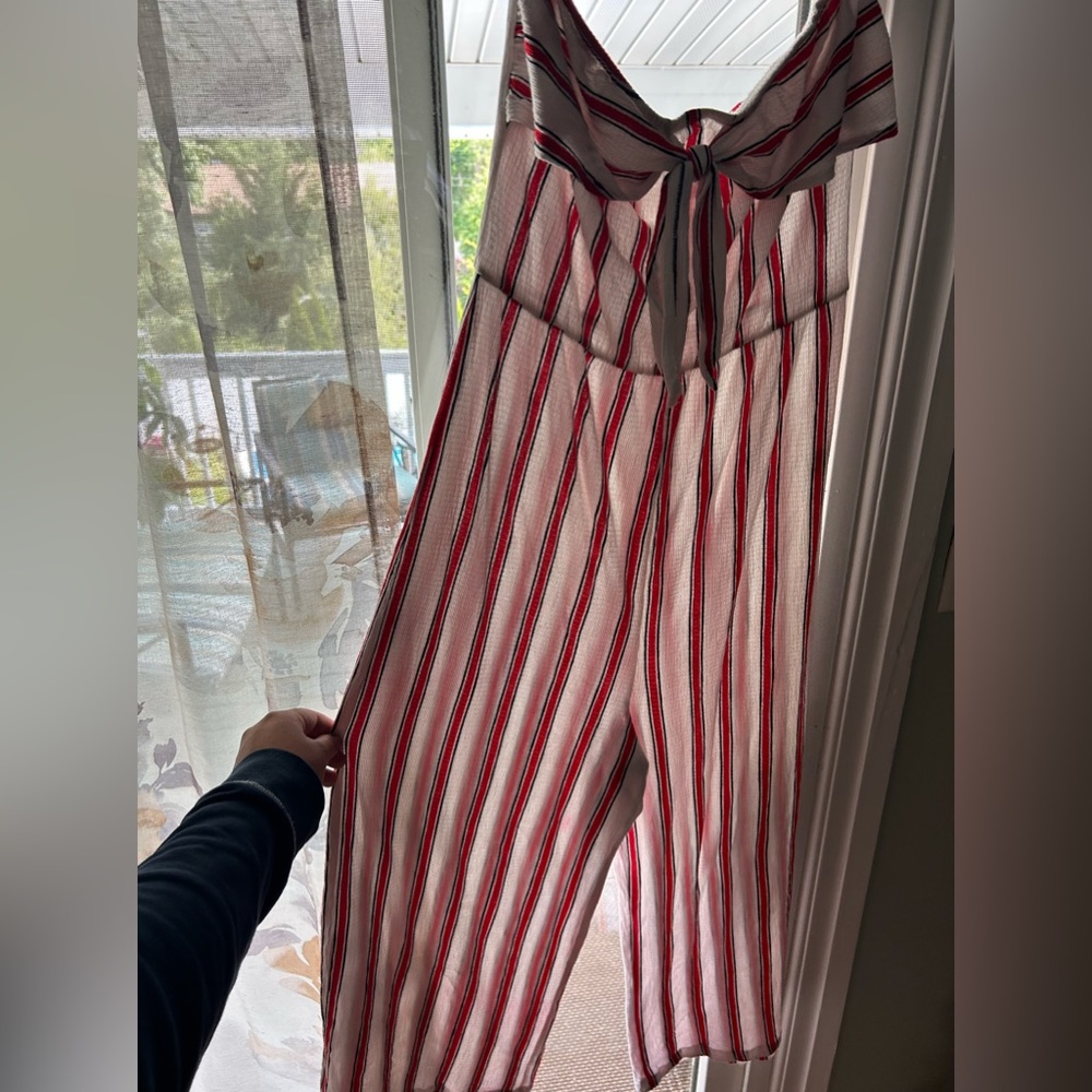 Women’s size large sleeveless jumpsuit